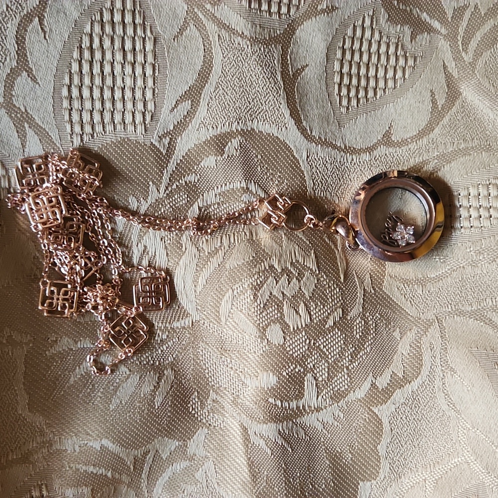 Origami Owl locket necklace